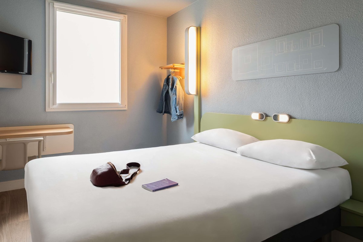 Habitación doble | Escritorio, wifi gratis y ropa de cama