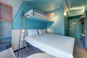Desk, laptop workspace, free WiFi, bed sheets - ibis budget Leipzig City (Leipzig)