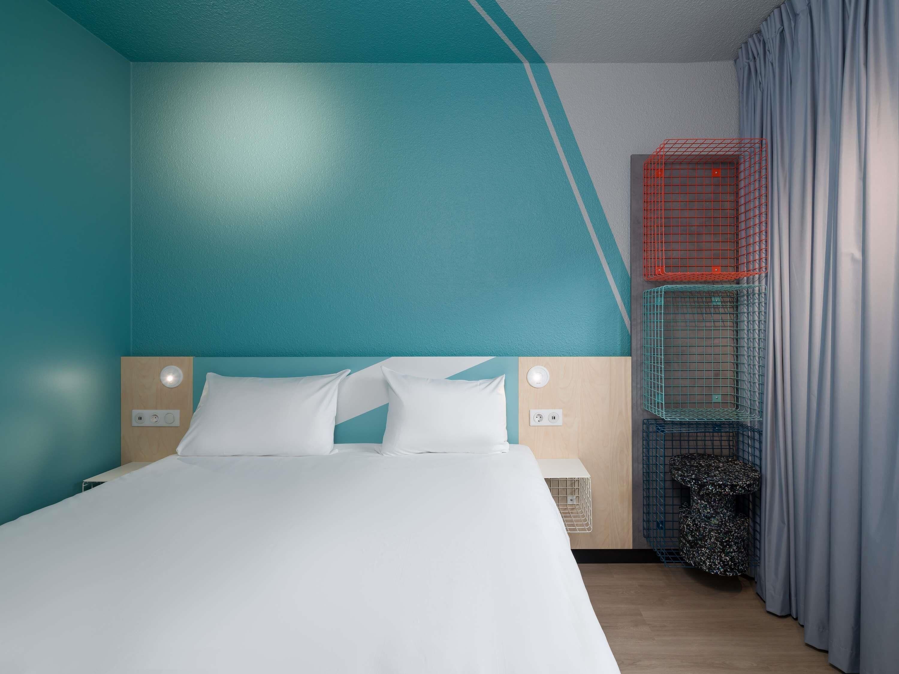 Desk, laptop workspace, free WiFi, bed sheets