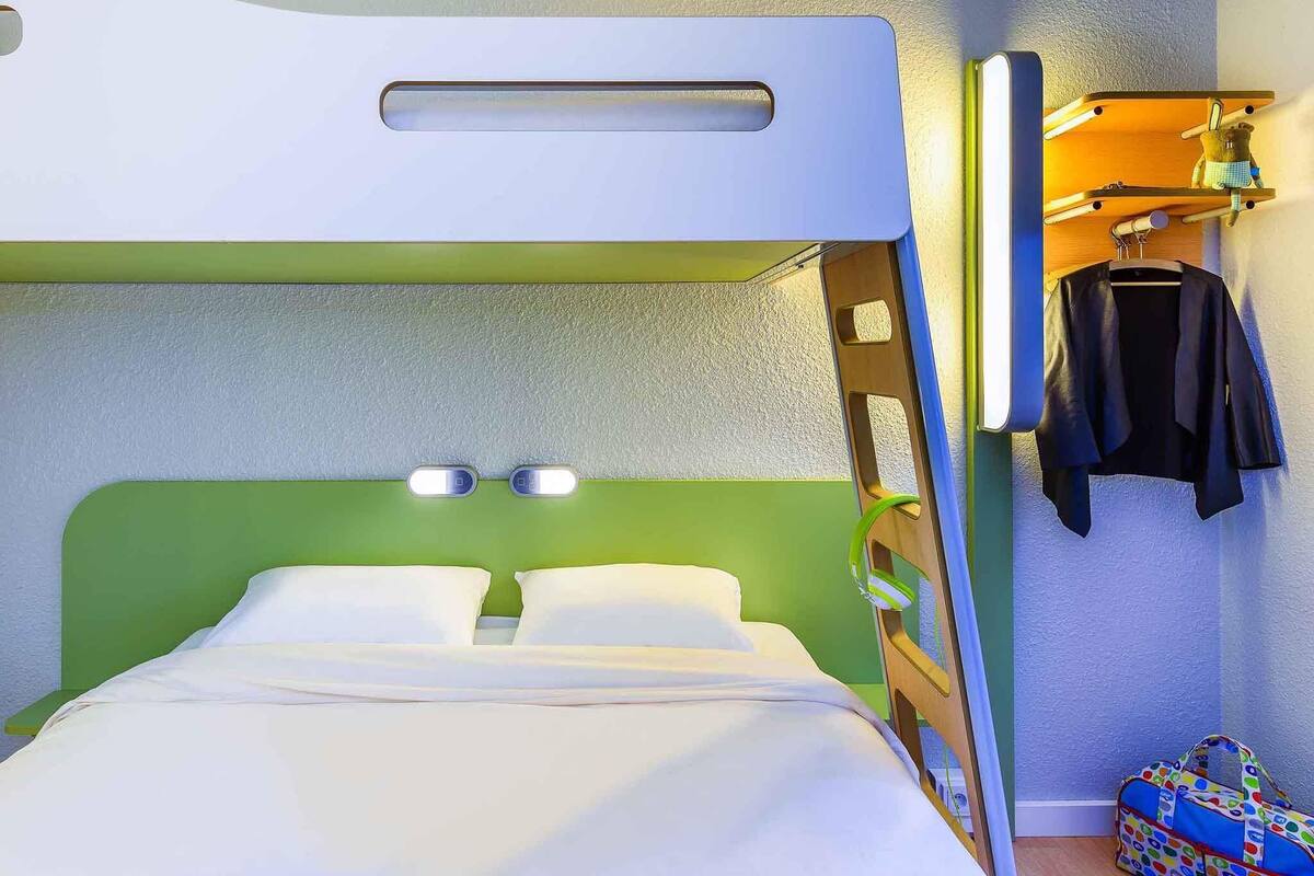 Loft estàndard, diversos llits | Escriptori, espai de treball apte per a portàtils i wifi gratuïta