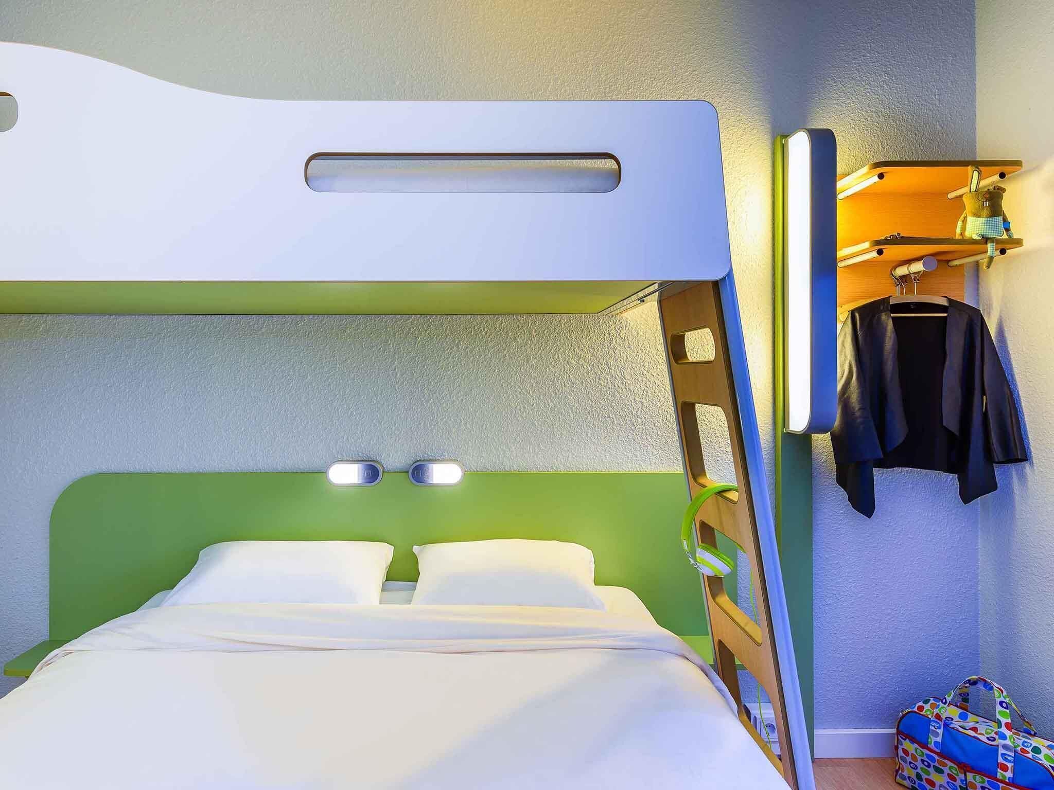 Loft Standard, plusieurs lits | Bureau, espace de travail pour ordinateur portable, Wi-Fi gratuit