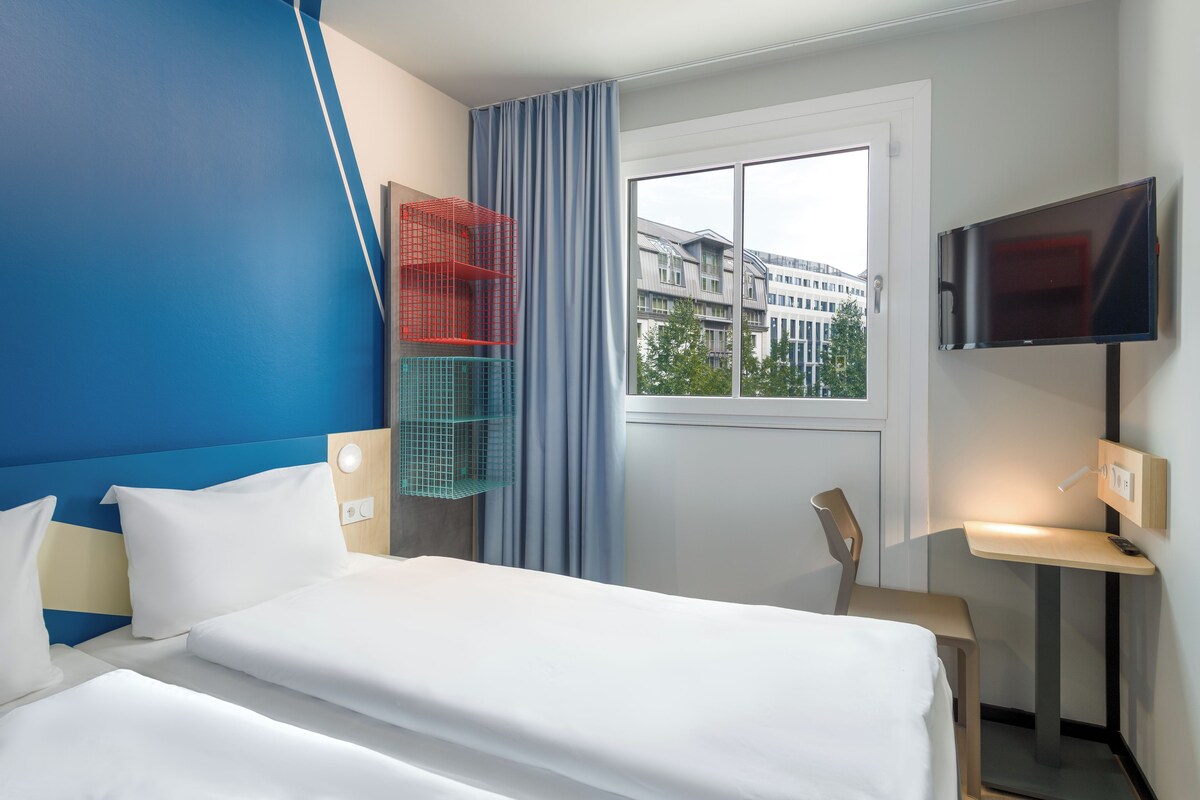 Twin Room, 2 Twin Beds | Desk, laptop workspace, WiFi (free), bed sheets