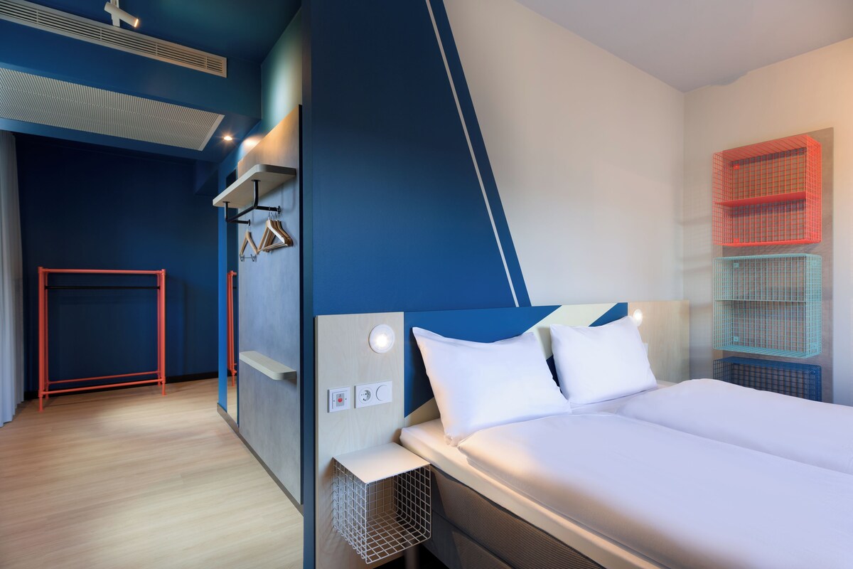 Standard Loft, Multiple Beds | Desk, laptop workspace, WiFi (free), bed sheets