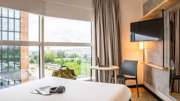 Standard Room, 1 Queen Bed, City View | Desk, free WiFi, bed sheets