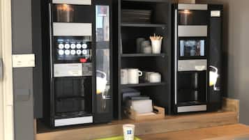 Desayuno buffet todos los días (EUR 8.9 por persona)