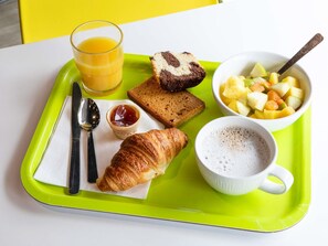 Sarapan bufet dengan fi pada hujung minggu 