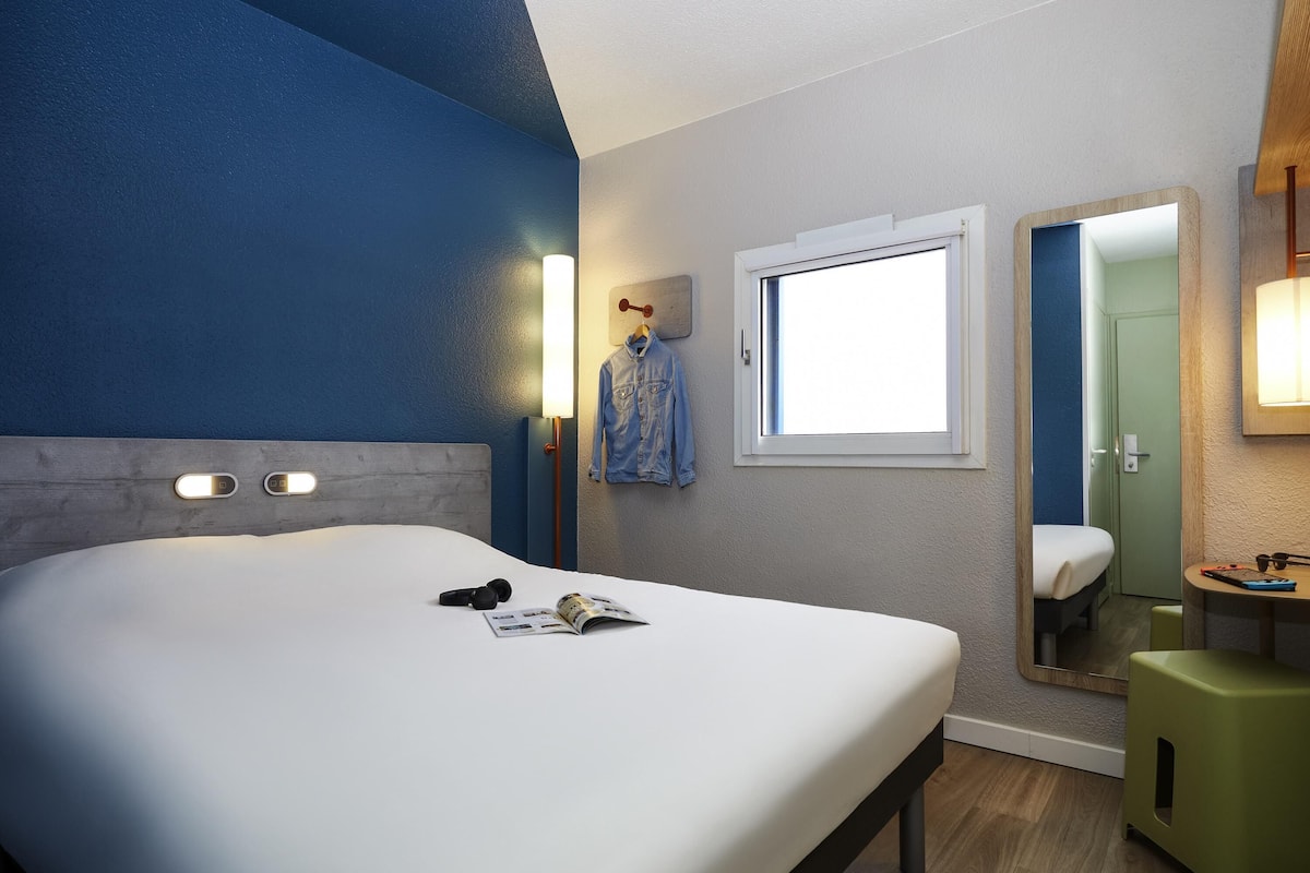 Doppelzimmer | Schreibtisch, kostenlose Babybetten, kostenloses WLAN, Bettwäsche