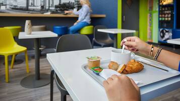 Café da manhã com buffet todos os dias mediante uma taxa