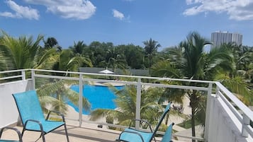 Economy Apartment, 2 Bedrooms, Non Smoking, Partial Sea View | Balcony