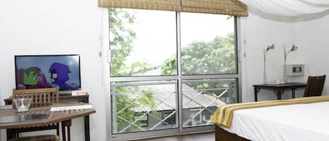 Studio | Coffre-fort, bureau, systĂšme dâinsonorisation, accĂšs au Wi-Fi (inclus)