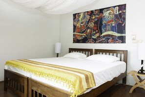 In-room safe, desk, soundproofing, free WiFi