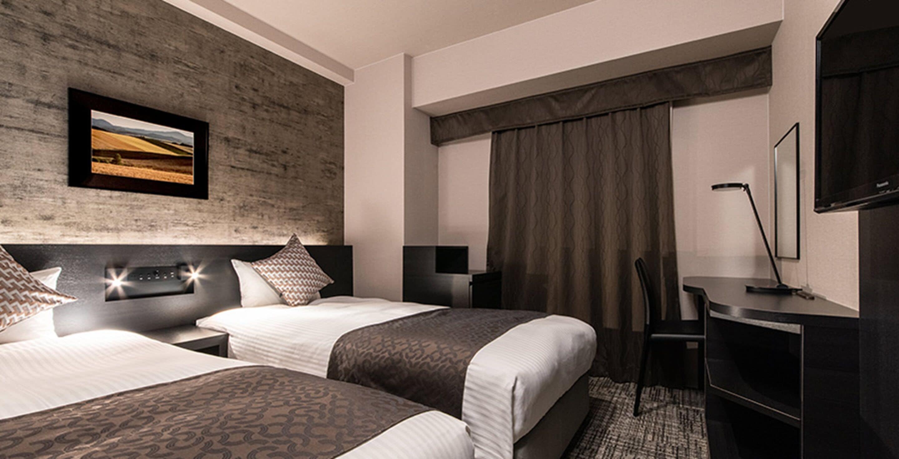 premium bedding, down duvets, in-room safe, desk