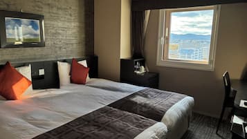 Premium bedding, down comforters, in-room safe, desk