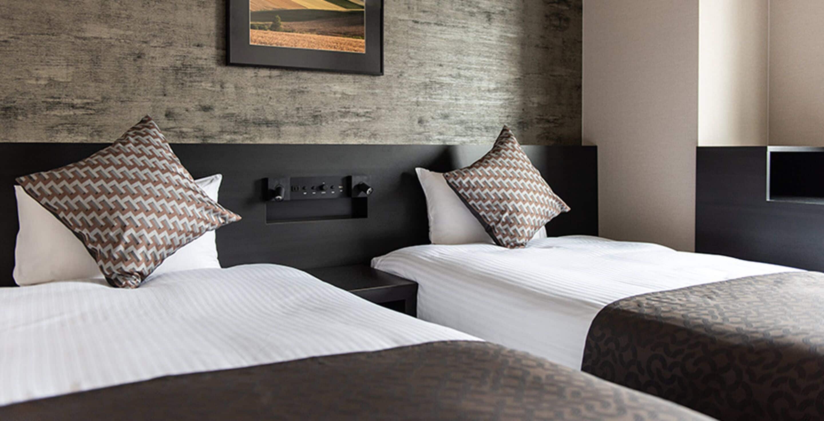 premium bedding, down duvets, in-room safe, desk