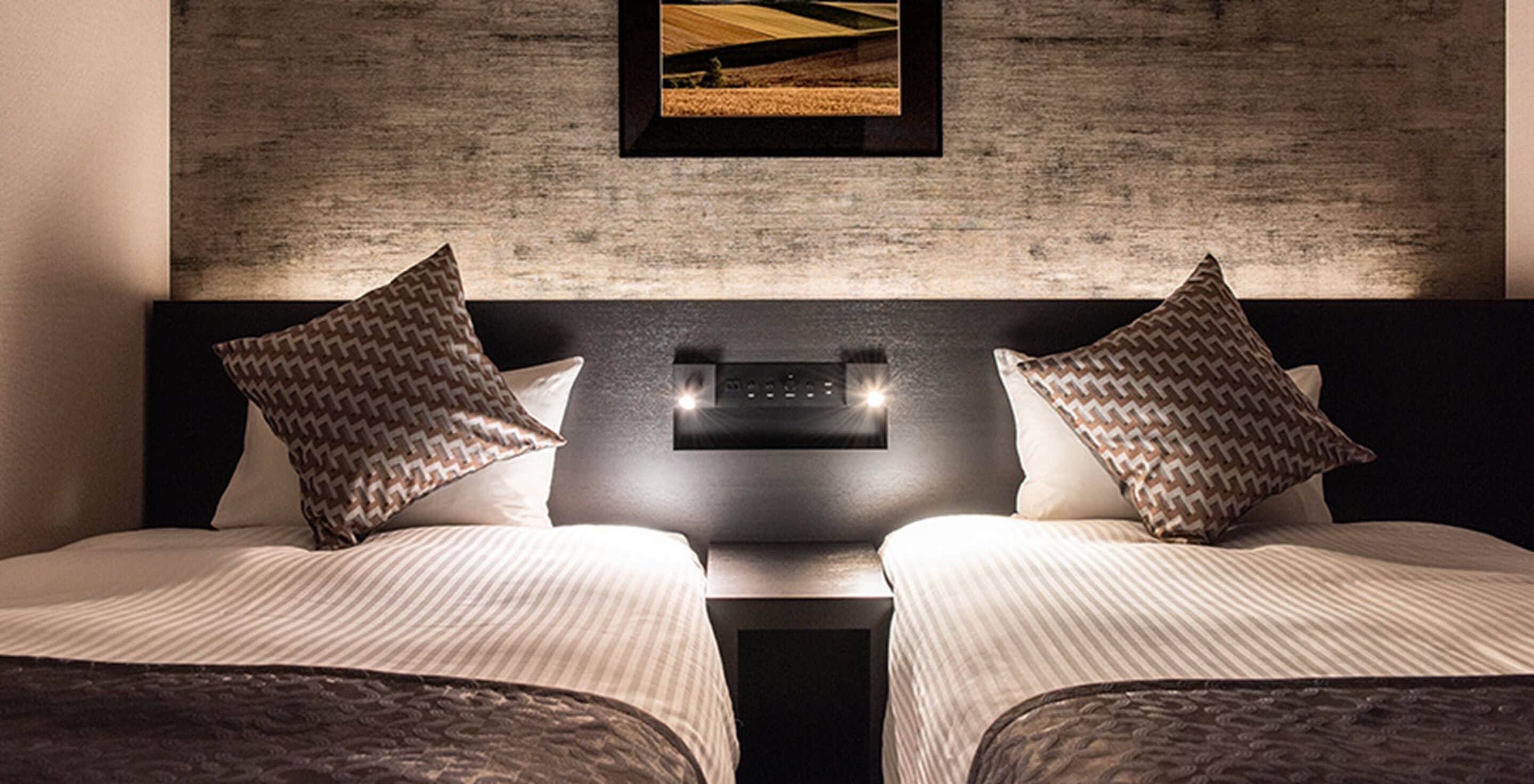 premium bedding, down duvets, in-room safe, desk