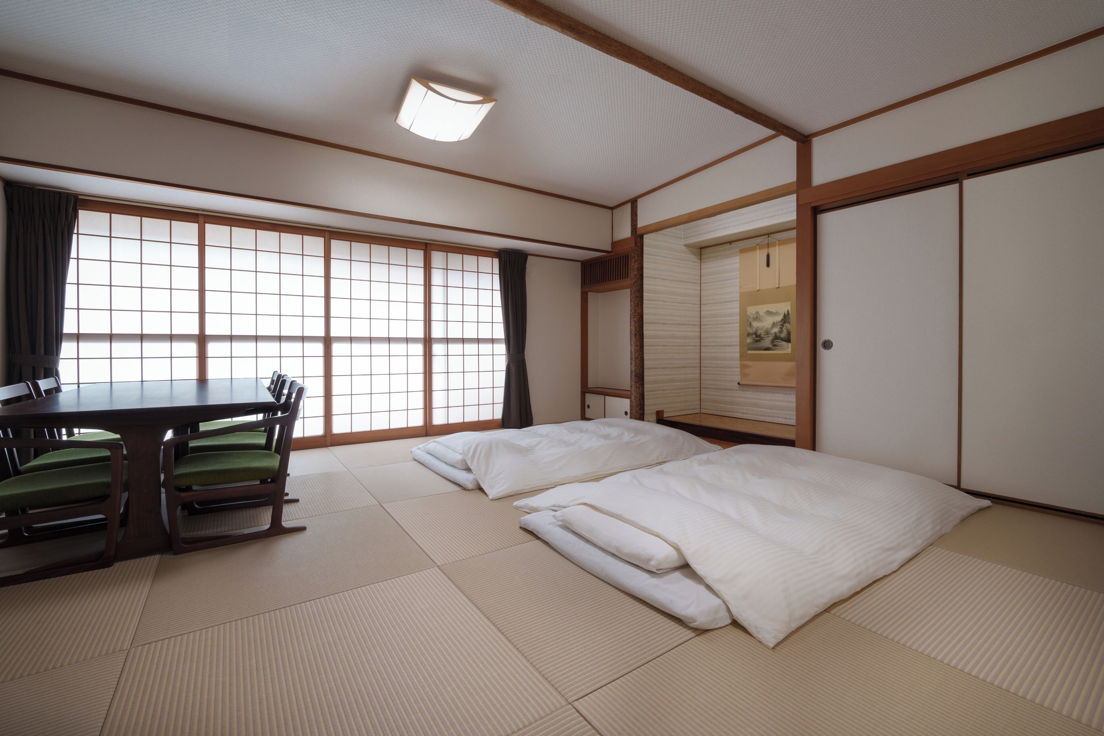 Premium bedding, down comforters, in-room safe, desk