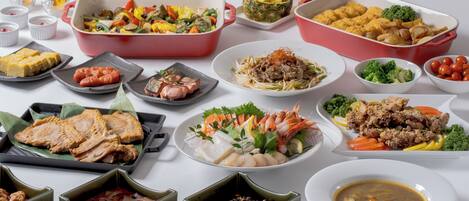 Tägliches Frühstücksbuffet (1800 JPY pro Person)