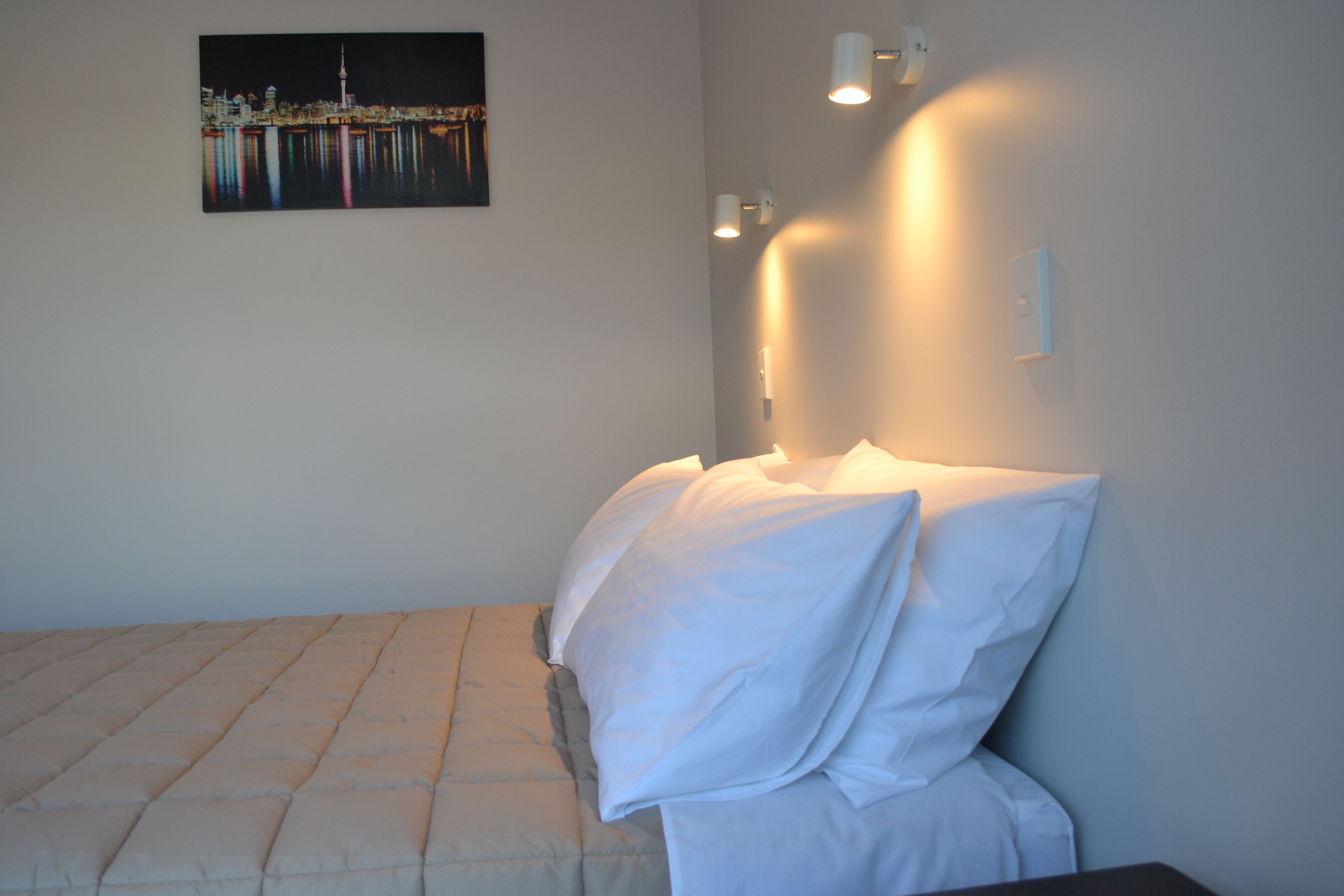 Sistema de insonorización, tabla de planchar con plancha y wifi gratis 