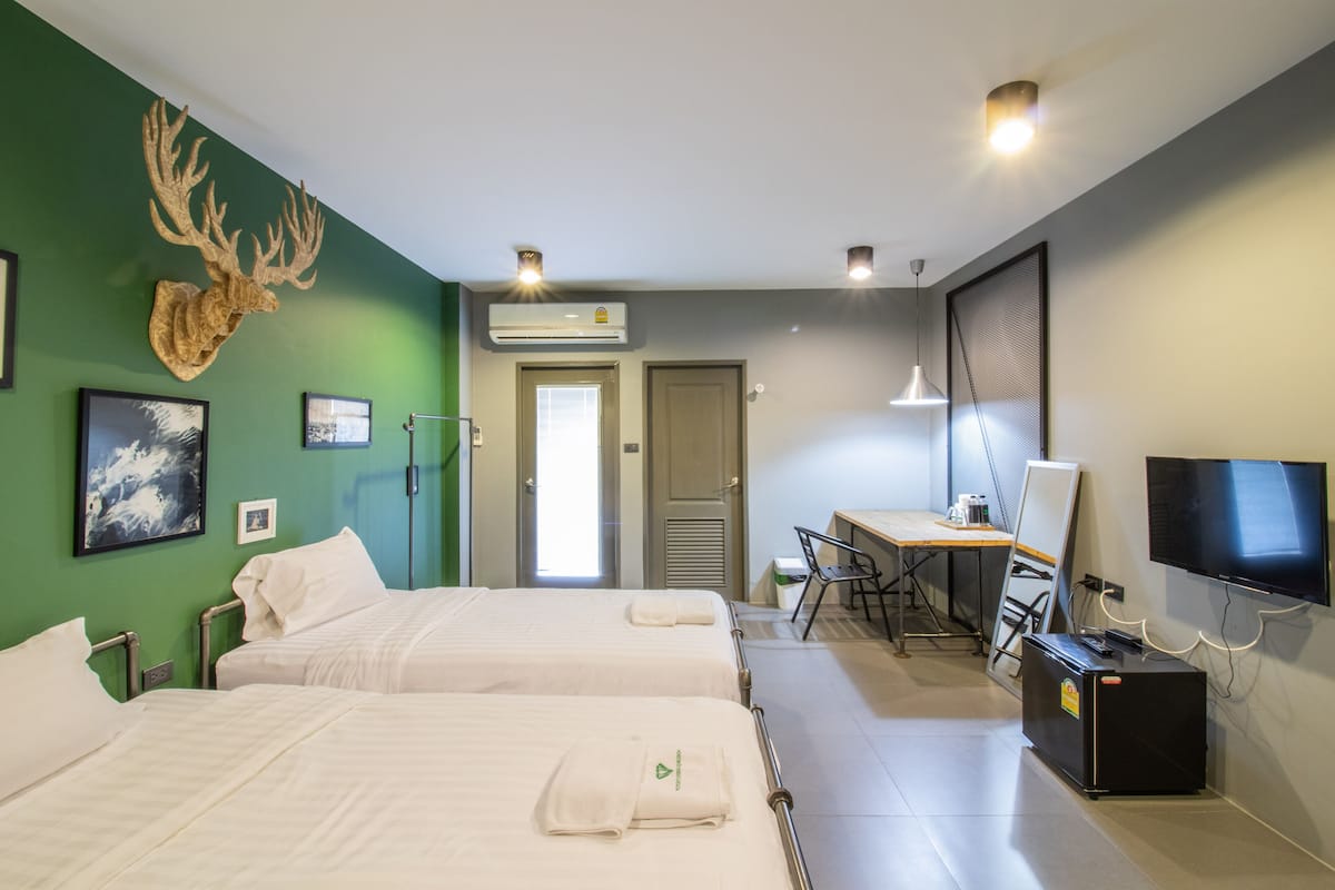 İki Ayrı Yataklı Oda | Odada kasa, masa, ücretsiz kablosuz İnternet