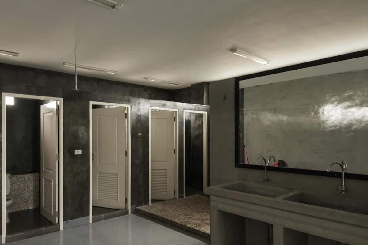 Economy Oda, Sadece erkekler için | Banyo | Duş, ücretsiz banyo/kozmetik ürünleri, saç kurutma makinesi, havlu