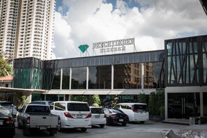 Exterior - Petchyindee Kingdom (Bangkok)