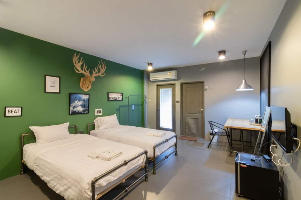 İki Ayrı Yataklı Oda | Odada kasa, masa, ücretsiz kablosuz İnternet