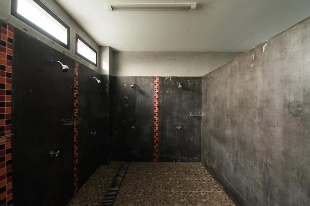 Economy Oda, Sadece erkekler için | Banyo | Duş, ücretsiz banyo/kozmetik ürünleri, saç kurutma makinesi, havlu