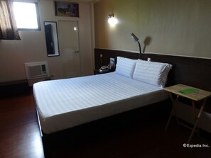 Standard-Doppelzimmer | Schreibtisch, Zustellbetten, kostenloses WLAN