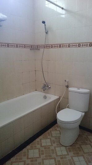 Shower, free toiletries - Septia Hotel (Yogyakarta)