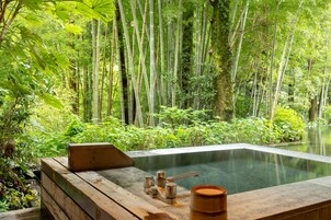 标准房, 无烟房 (Open Air Bath, Tsuki) | 迷你吧、客房内保险箱、办公桌、遮光窗帘