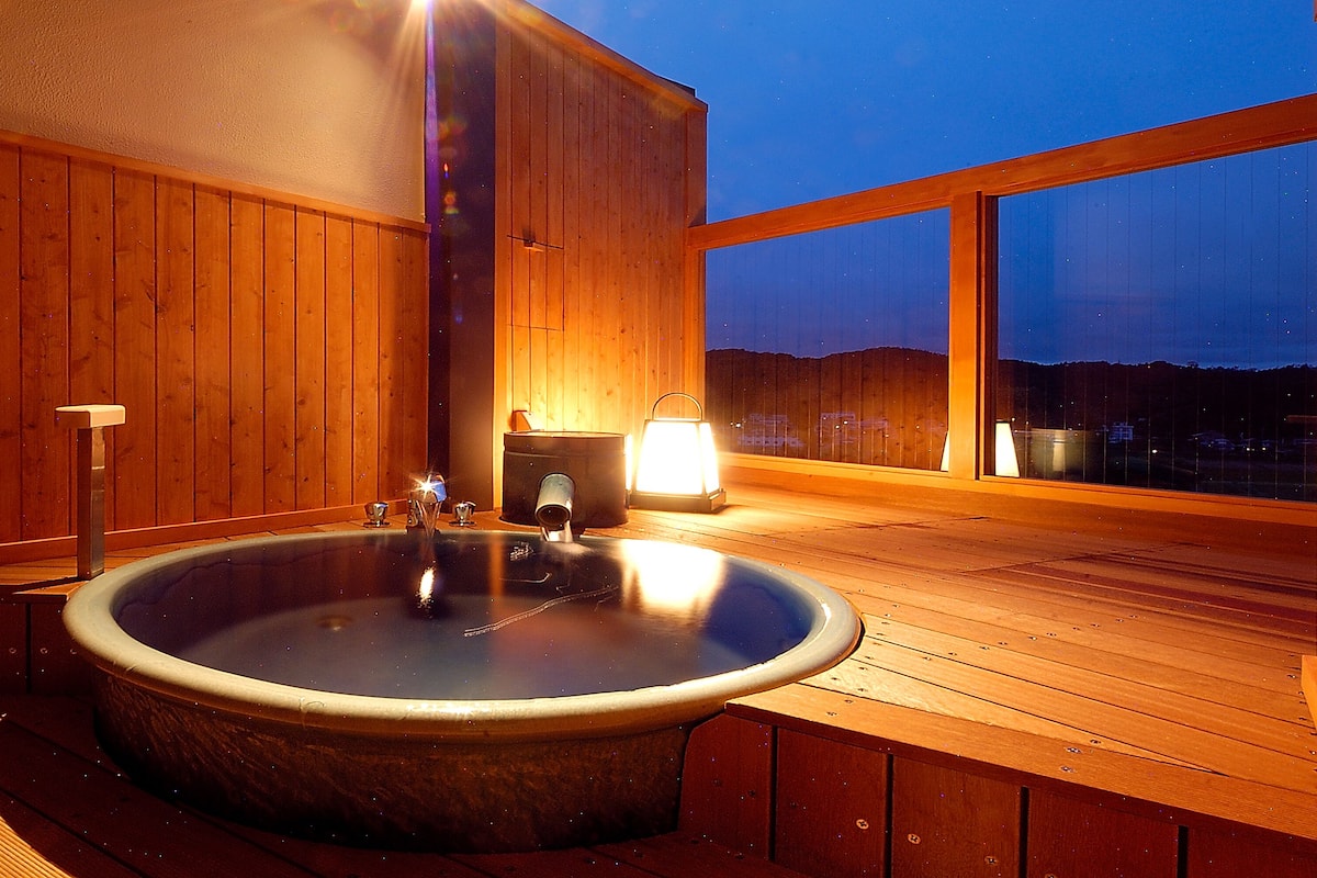 Traditional Room, Non Smoking | Premium bedding, minibar, in-room safe, desk