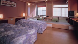 Twin Room, Non Smoking (Japanese Western Style) | Premium bedding, minibar, in-room safe, desk - Yunoyado Hakusanshoubutei (Kaga)