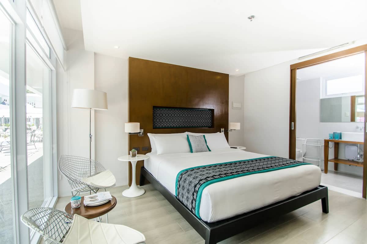 deluxe room | 1 bedroom, premium bedding, down duvets, pillow-top beds