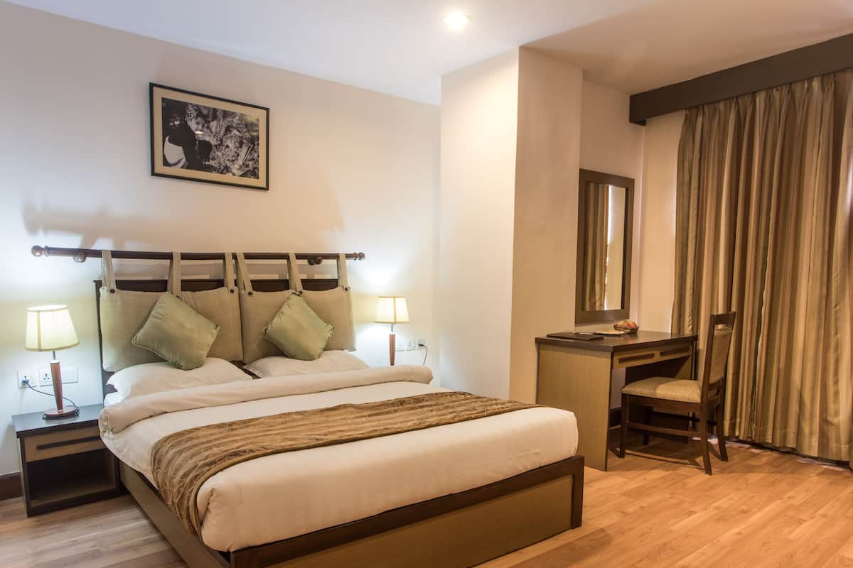 Standard Room | Premium bedding, minibar, in-room safe, desk