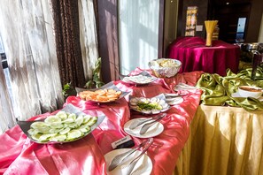 Päivittäinen buffetaamiainen maksusta