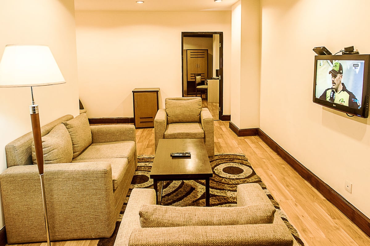 Junior Suite | Premium bedding, minibar, in-room safe, desk
