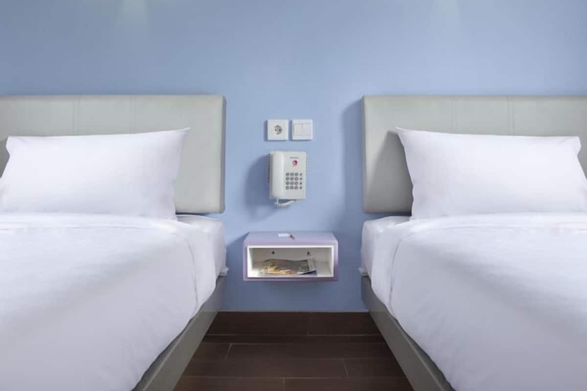 In-room safe, desk, soundproofing, free WiFi