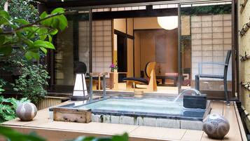 Zimmersafe, Schreibtisch, kostenloses WLAN, Bettwäsche