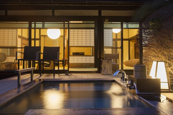 Japanese Style Room with Open Air Bath, Courtyard View | In-room safe, desk, free WiFi, bed sheets - Ito Ryokuyu (Ito)