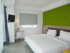 A hotel room with a bed, a desk, a chair, a television, and a window. - Amaris Hotel Malioboro Yogjakarta (Yogyakarta)