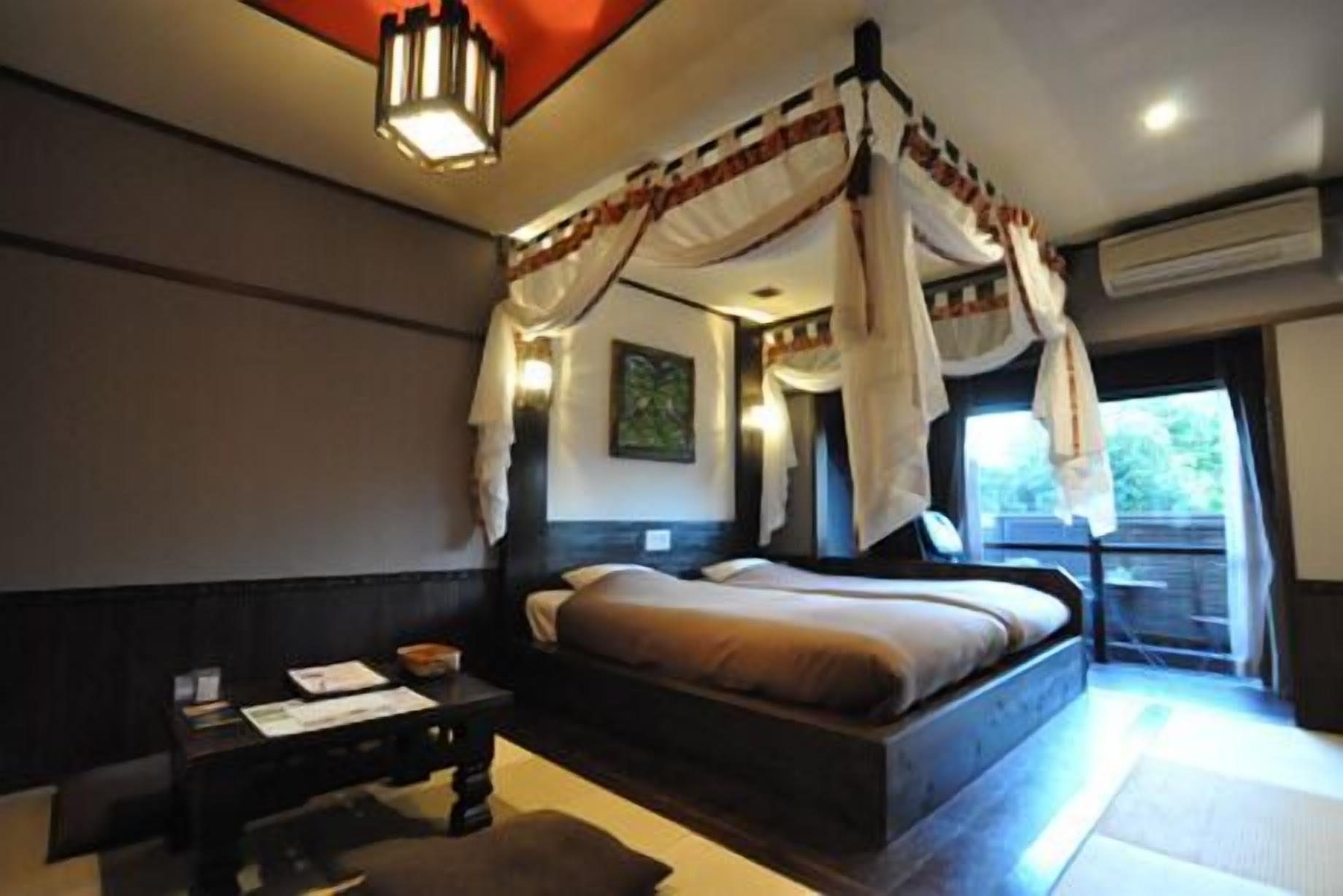 in-room safe, free wifi