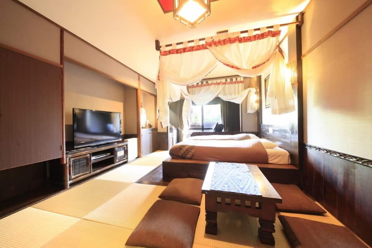 japanese western twin room with open-air bath, non smoking | in-room dining