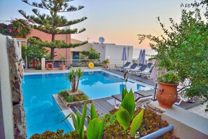 Seasonal outdoor pool, open 10:00 AM to 6:00 PM, pool umbrellas - Aphea Village (Platanias)