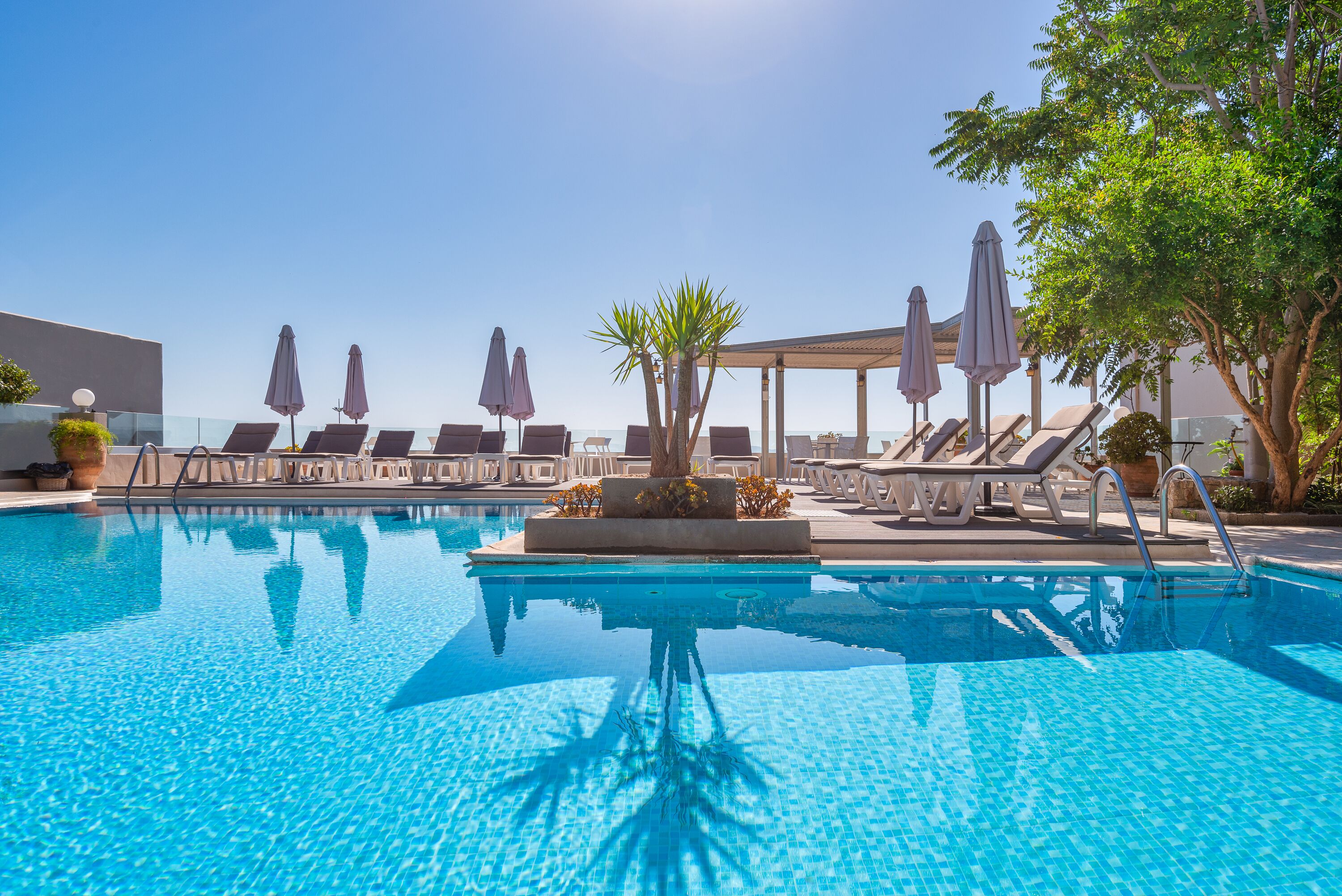 seasonal outdoor pool, open 10:00 am to 6:00 pm, pool umbrellas