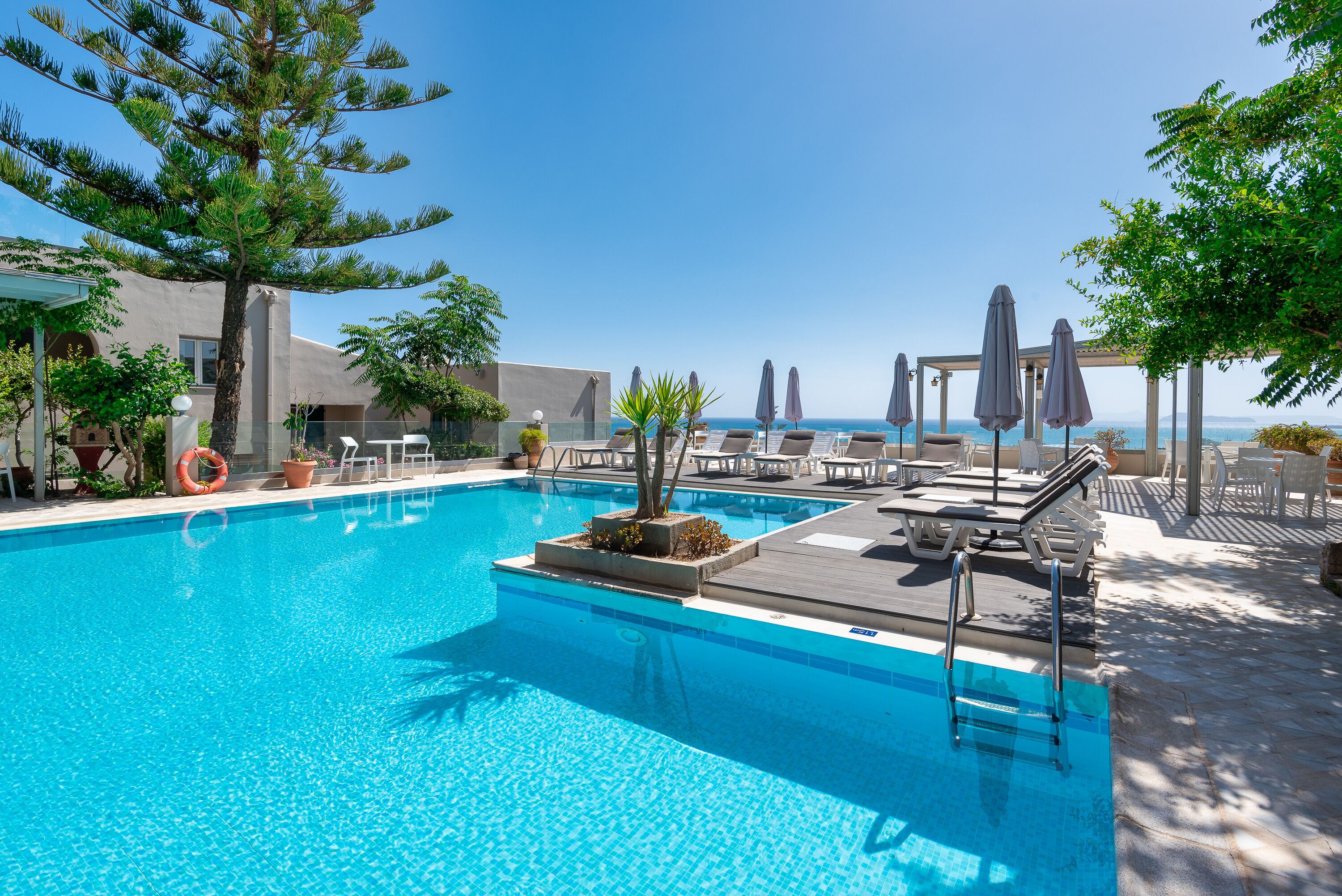 seasonal outdoor pool, open 10:00 am to 6:00 pm, pool umbrellas