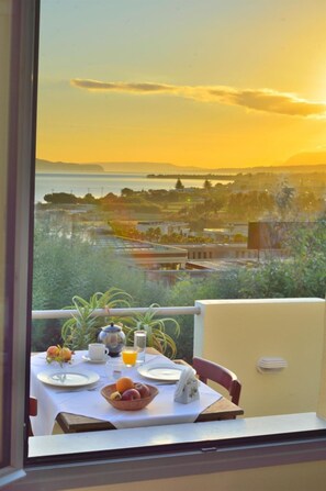 In-room safe, iron/ironing board, free WiFi, bed sheets - Aphea Village (Platanias)