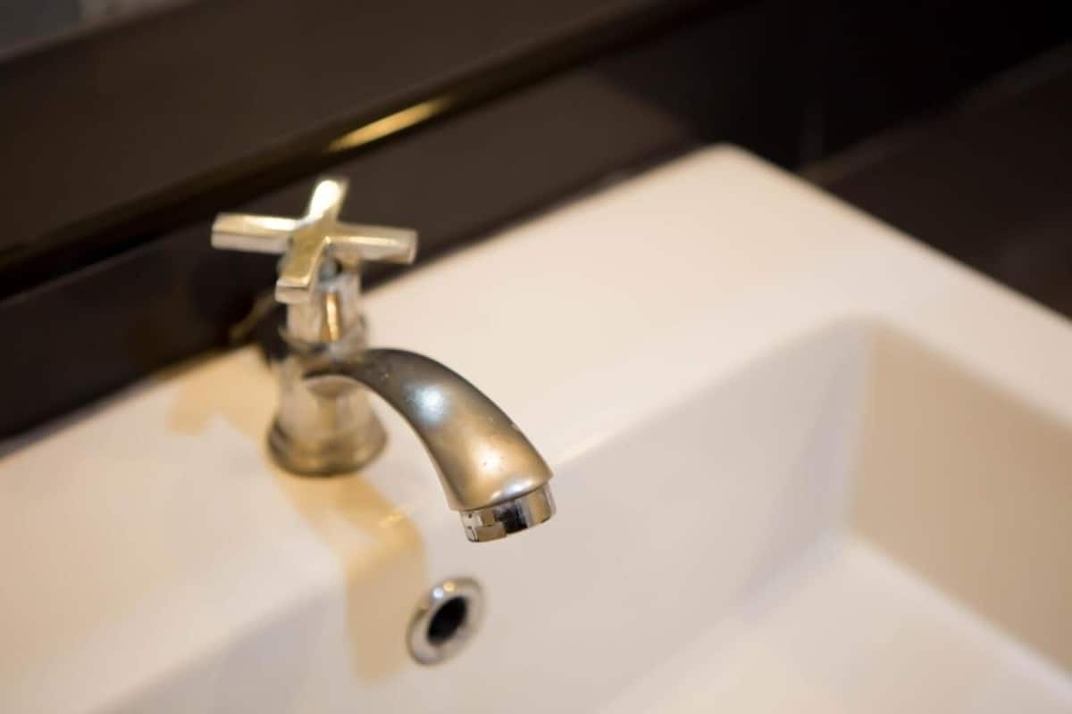 shower, free toiletries, towels