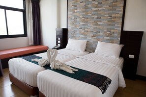 Deluxe Room | Minibar, desk, rollaway beds, free WiFi - Serene Residence (Kanchanaburi)