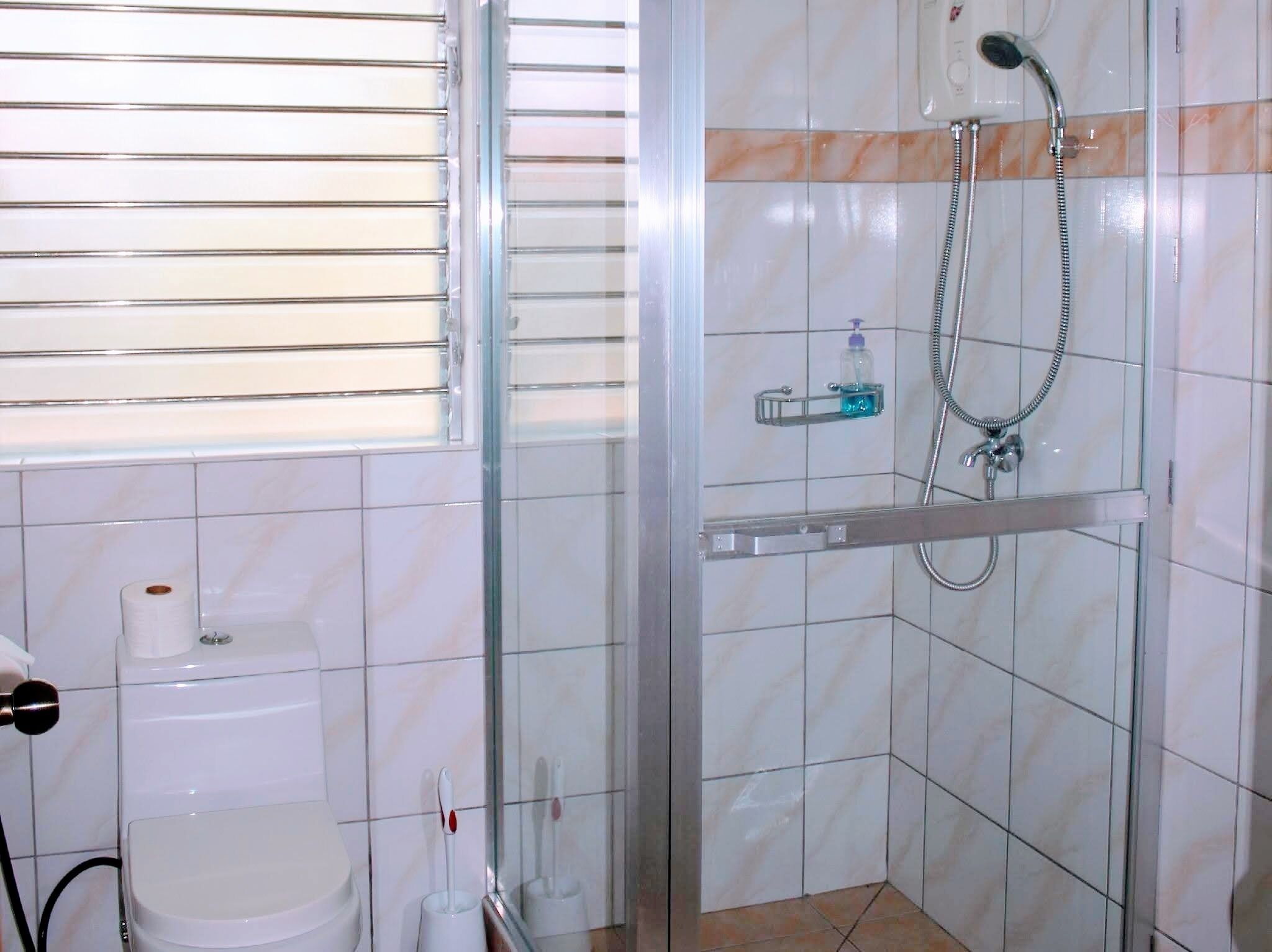 signature cabin, 1 queen bed, kitchenette, garden view | bathroom | free toiletries, bidet, towels, soap