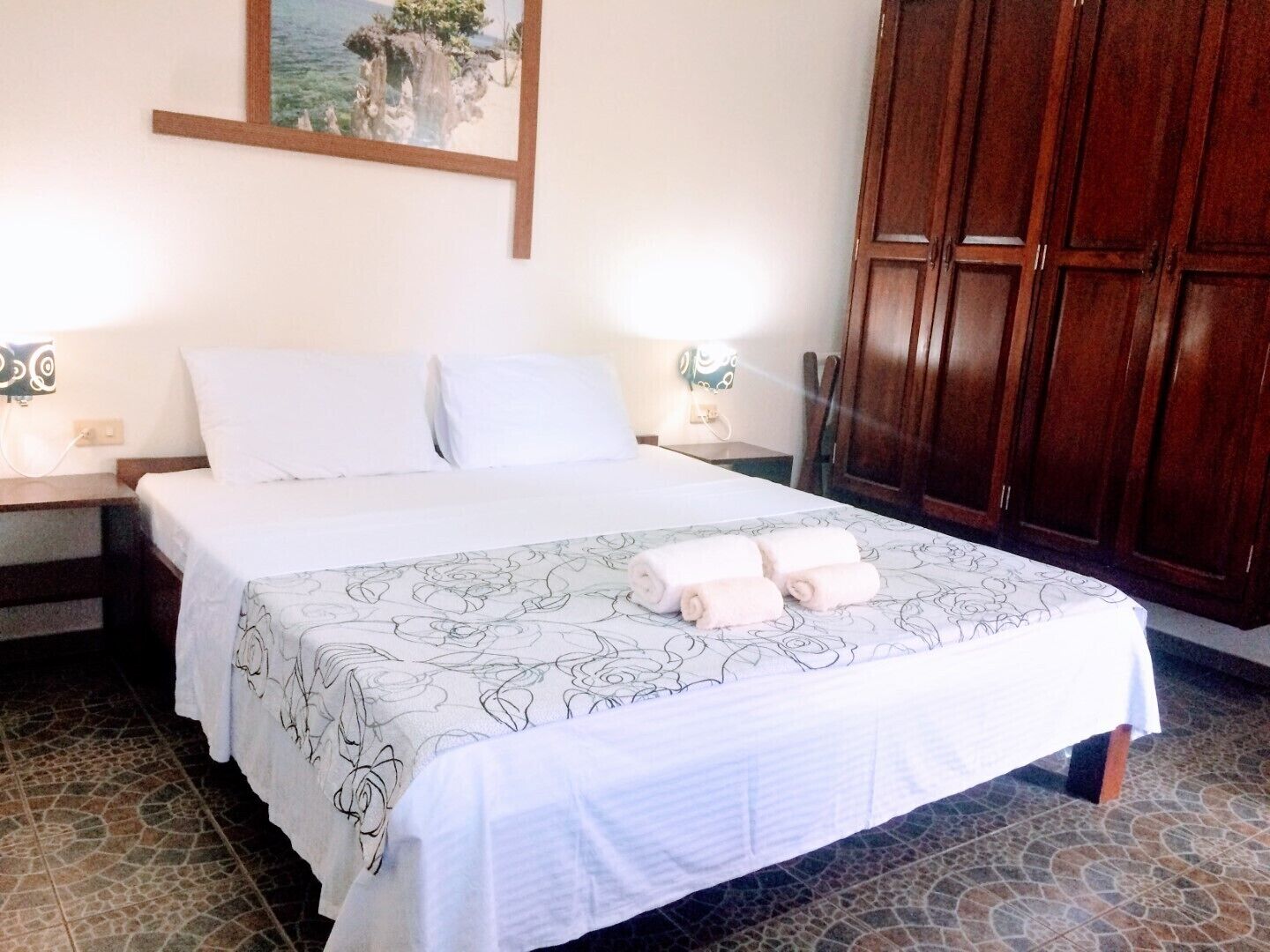 signature cabin, 1 queen bed, kitchenette, garden view | desk, laptop workspace, free wifi, bed sheets